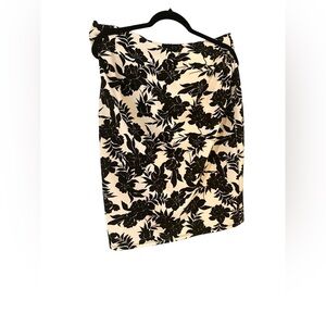 LuLaRoe XL Cassie - Black and White/Cream Floral Skirt - Very Gently Used